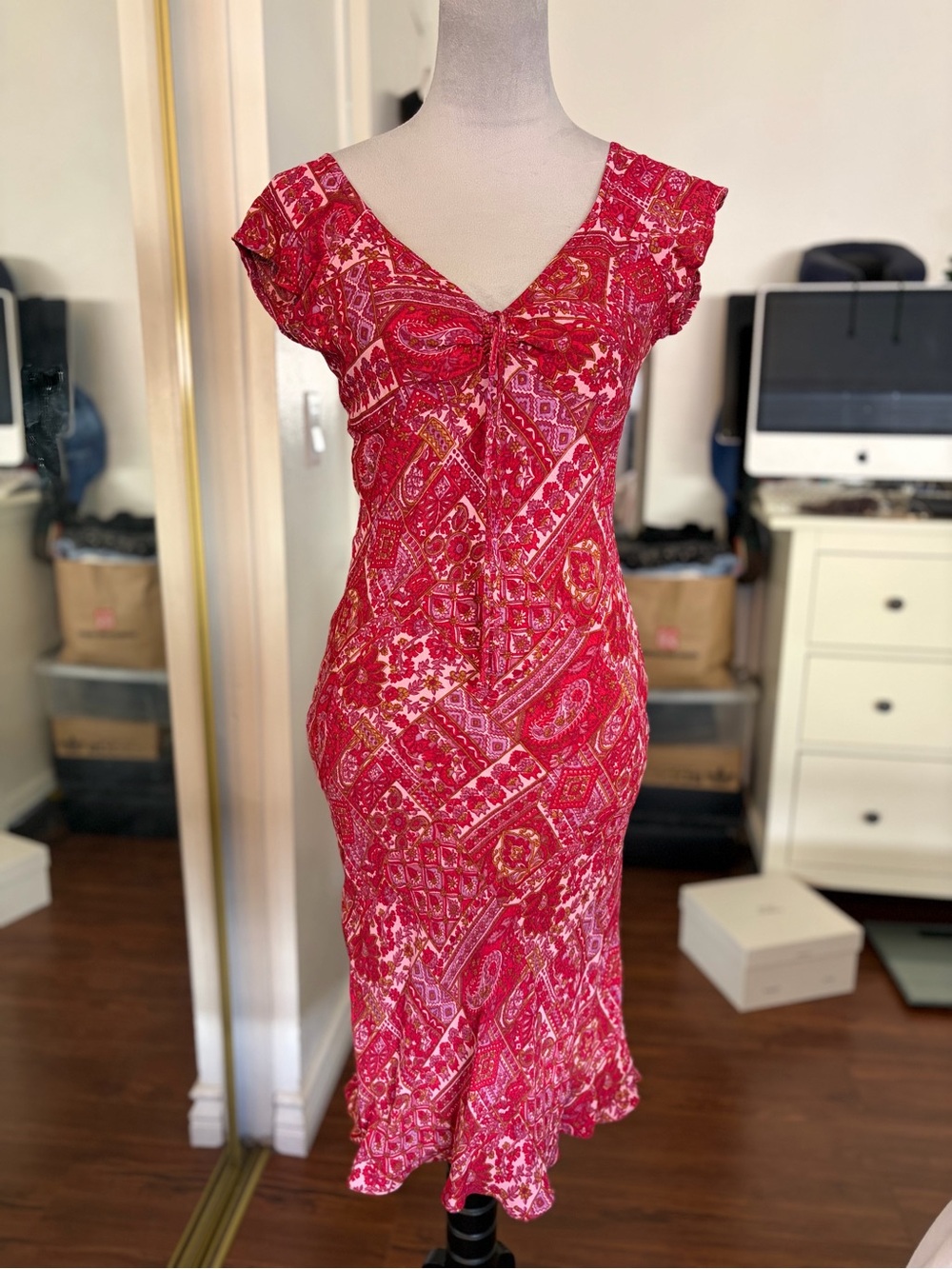 Women's Red Patterned V-Neck Midi Dress